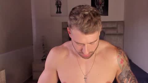 Snapshot of paul_roger chatting on 10-15-25, 10:32 PAUL ROGER online show from 10-15-25, 10:32