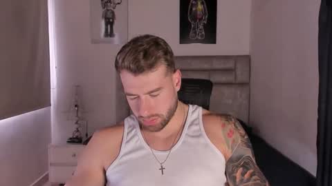 Snapshot of paul_roger chatting on 10-26-25, 08:37 PAUL ROGER online show from 10-26-25, 08:37