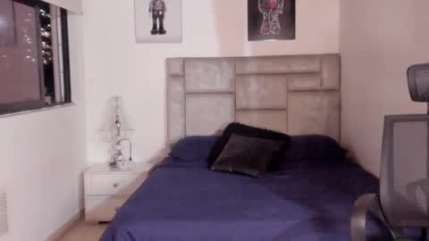 Snapshot of paul_roger chatting on 10-31-25, 11:50 PAUL ROGER online show from 10-31-25, 11:50