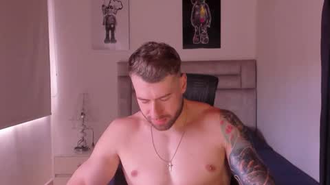 Snapshot of paul_roger chatting on 11-01-25, 05:37 PAUL ROGER online show from 11-01-25, 05:37