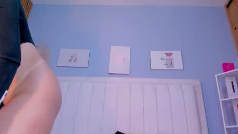 Pau online show from 10-18-25, 01:01