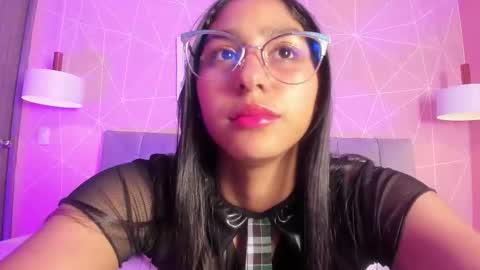 Snapshot of paulacastilla chatting on 10-21-25, 04:19 Pau online show from 10-21-25, 04:19