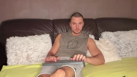 Snapshot of paulblack021 chatting on 10-27-25, 02:48 paulblack021 online show from 10-27-25, 02:48