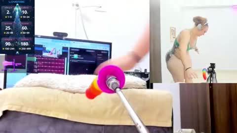 Paulina Davis  online show from 12-20-25, 12:18