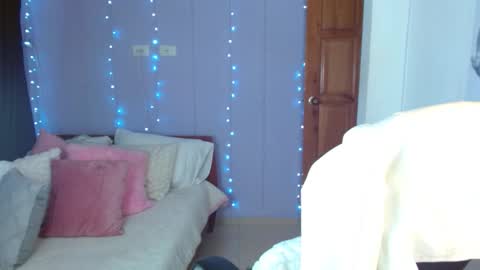 paulina online show from 10-24-25, 03:52