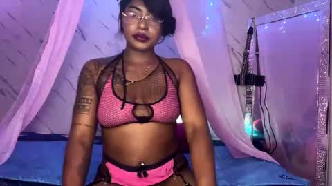Snapshot of paulina_ruiz_ chatting on 05-17-26, 04:32 online show from 05-17-26, 04:32