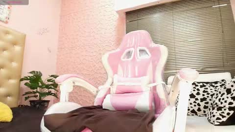 PaulinaSaennz online show from 01-10-25, 12:47