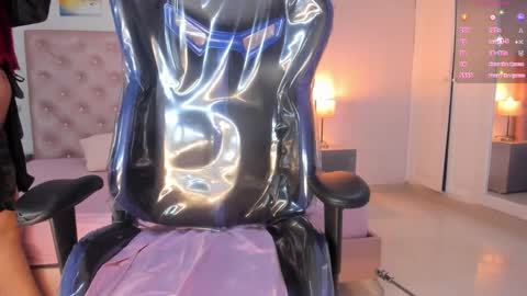 Snapshot of paulinasaeenz chatting on 03-25-26, 12:00 PaulinaSaennz online show from 03-25-26, 12:00