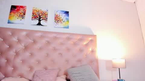 PaulinaSaennz online show from 06-19-26, 04:11
