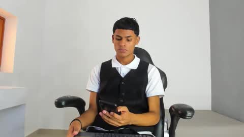 Snapshot of paull_cassidy chatting on 10-19-25, 07:14 Paull Cassidy online show from 10-19-25, 07:14