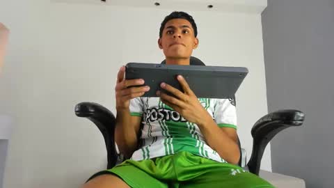 Snapshot of paull_cassidy chatting on 10-20-25, 07:25 Paull Cassidy online show from 10-20-25, 07:25