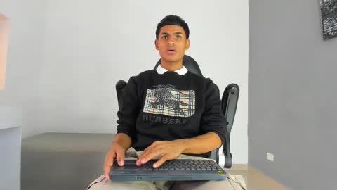 Snapshot of paull_cassidy chatting on 10-27-25, 07:40 Paull Cassidy online show from 10-27-25, 07:40