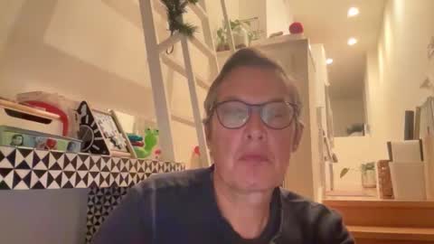 paulwill2377 online show from 12-15-25, 02:05