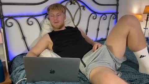 Snapshot of pavelrey chatting on 05-21-26, 07:32 Pavel online show from 05-21-26, 07:32