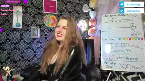 ArtsyHeartsyy online show from 12-24-24, 02:21