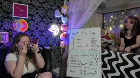 ArtsyHeartsyy online show from 01-01-25, 05:11