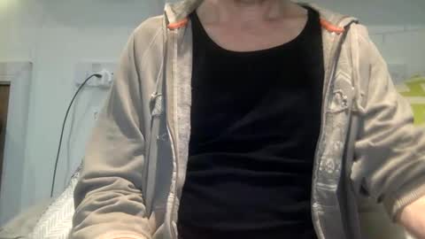 Snapshot of pea23 chatting on 01-18-25, 10:49 pea23 online show from 01-18-25, 10:49