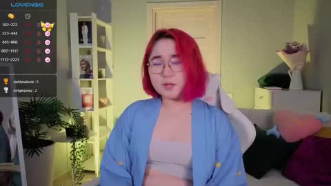 Snapshot of peach_shy chatting on 09-25-25, 07:12 Lilian online show from 09-25-25, 07:12