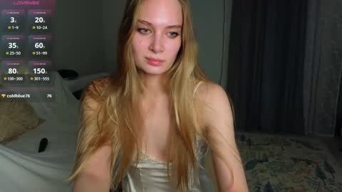 Lexy Peach online show from 10-16-25, 12:50