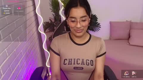peachy_tay online show from 12-18-25, 12:00