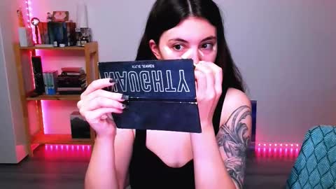 Snapshot of peachybabe__ chatting on 10-19-25, 02:56 Peachy online show from 10-19-25, 02:56