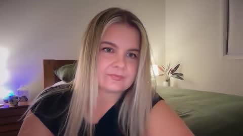 peachyrose_ online show from 04-16-26, 08:15