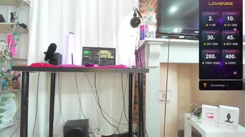 Snapshot of peachyym chatting on 12-27-24, 12:01 Help me to reach 200 thumbs up online show from 12-27-24, 12:01