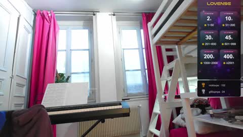 Snapshot of peachyym chatting on 01-11-25, 03:52 Help me to reach 200 thumbs up online show from 01-11-25, 03:52