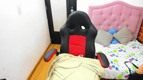 Snapshot of peanut_tangerine chatting on 01-13-25, 10:56 Tangerine Penaut online show from 01-13-25, 10:56