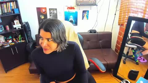 Snapshot of peanut_tangerine chatting on 01-18-25, 08:19 Tangerine Penaut online show from 01-18-25, 08:19