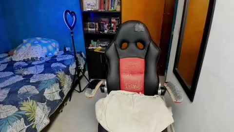 Snapshot of peanut_tangerine chatting on 10-02-25, 12:28 Tangerine Penaut online show from 10-02-25, 12:28