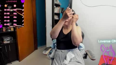 Snapshot of peanut_tangerine chatting on 10-19-25, 11:05 Tangerine Penaut online show from 10-19-25, 11:05