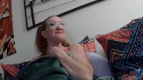 Snapshot of peanutbutterandjealous1 chatting on 05-06-26, 02:08 peanutbutterandjealous1 online show from 05-06-26, 02:08