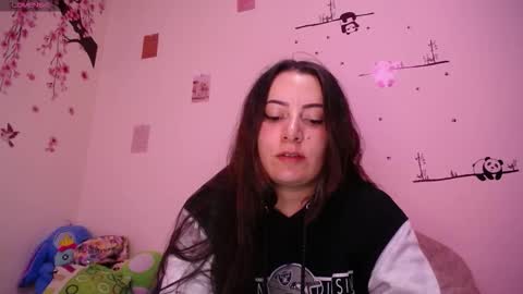 Snapshot of pearl_3 chatting on 10-21-25, 04:13 Pearl online show from 10-21-25, 04:13