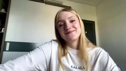 Snapshot of pearlinesilfies chatting on 05-23-26, 08:40 Zlata online show from 05-23-26, 08:40