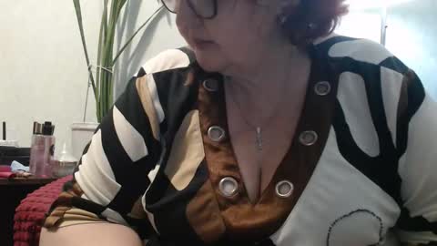 Snapshot of peggysoft chatting on 04-19-26, 06:10 PeggySoft online show from 04-19-26, 06:10