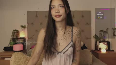 Snapshot of peisinoe_____ chatting on 05-20-26, 11:00 Kris online show from 05-20-26, 11:00