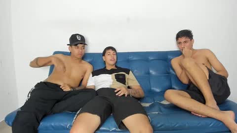 Snapshot of pelusos_mens chatting on 12-05-24, 06:54 CAIN-19 ALLEN-18 RONALD-18 AUSTIN-18 MOD DANTE online show from 12-05-24, 06:54