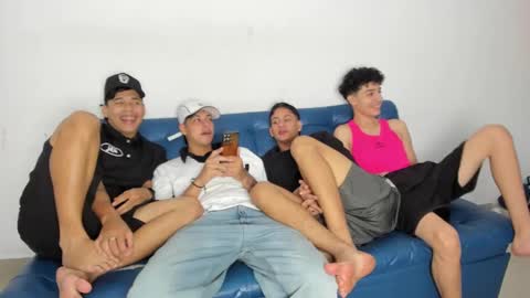 Snapshot of pelusos_mens chatting on 12-06-24, 03:41 CAIN-19 ALLEN-18 RONALD-18 AUSTIN-18 MOD DANTE online show from 12-06-24, 03:41