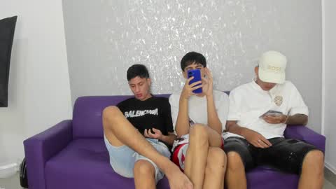 Snapshot of pelusos_mens chatting on 12-07-24, 08:27 CAIN-19 ALLEN-18 RONALD-18 AUSTIN-18 MOD DANTE online show from 12-07-24, 08:27