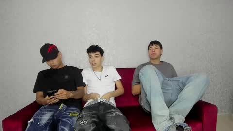 Snapshot of pelusos_mens chatting on 12-13-24, 03:38 CAIN-19 ALLEN-18 RONALD-18 AUSTIN-18 MOD DANTE online show from 12-13-24, 03:38