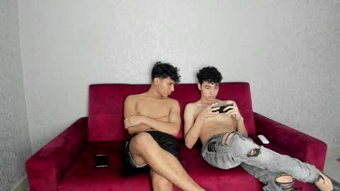 Snapshot of pelusos_mens chatting on 12-22-24, 09:09 CAIN-19 ALLEN-18 RONALD-18 AUSTIN-18 MOD DANTE online show from 12-22-24, 09:09