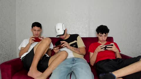Snapshot of pelusos_mens chatting on 12-28-24, 03:26 CAIN-19 ALLEN-18 RONALD-18 AUSTIN-18 MOD DANTE online show from 12-28-24, 03:26