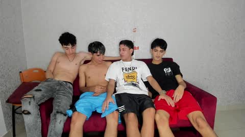 Snapshot of pelusos_mens chatting on 01-03-25, 09:05 CAIN-19 ALLEN-18 RONALD-18 AUSTIN-18 MOD DANTE online show from 01-03-25, 09:05