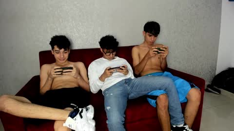 Snapshot of pelusos_mens chatting on 01-13-25, 08:37 CAIN-19 ALLEN-18 RONALD-18 AUSTIN-18 MOD DANTE online show from 01-13-25, 08:37