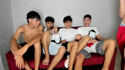 Snapshot of pelusos_mens chatting on 01-14-25, 08:37 CAIN-19 ALLEN-18 RONALD-18 AUSTIN-18 MOD DANTE online show from 01-14-25, 08:37
