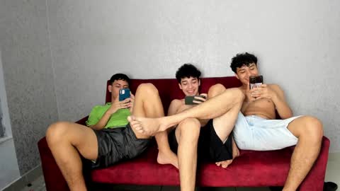 Snapshot of pelusos_mens chatting on 01-16-25, 03:34 CAIN-19 ALLEN-18 RONALD-18 AUSTIN-18 MOD DANTE online show from 01-16-25, 03:34