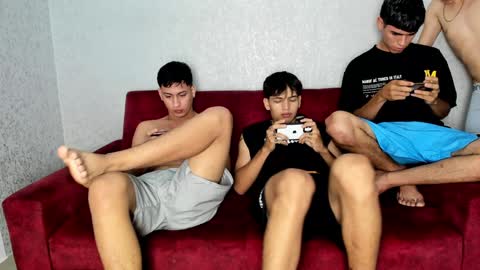 Snapshot of pelusos_mens chatting on 01-24-25, 11:45 CAIN-19 ALLEN-18 RONALD-18 AUSTIN-18 MOD DANTE online show from 01-24-25, 11:45