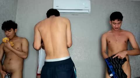 Snapshot of pelusos_mens chatting on 02-17-25, 11:09 CAIN-19 ALLEN-18 RONALD-18 AUSTIN-18 MOD DANTE online show from 02-17-25, 11:09