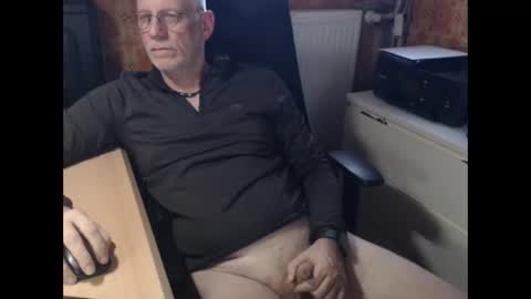 Pemue65 online show from 12-15-25, 08:18